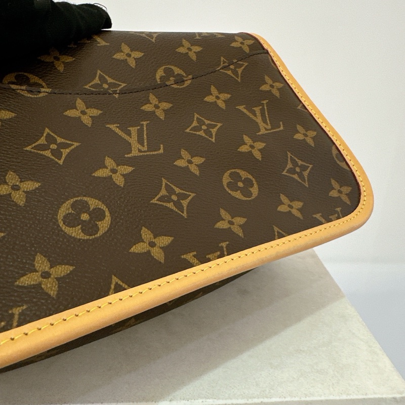LV 老花翻蓋法棍包-11