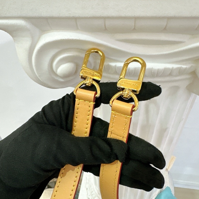 LV 老花翻蓋法棍包-19