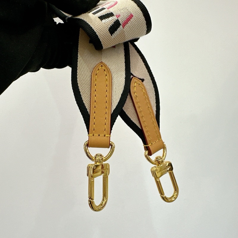 LV 老花翻蓋法棍包-22