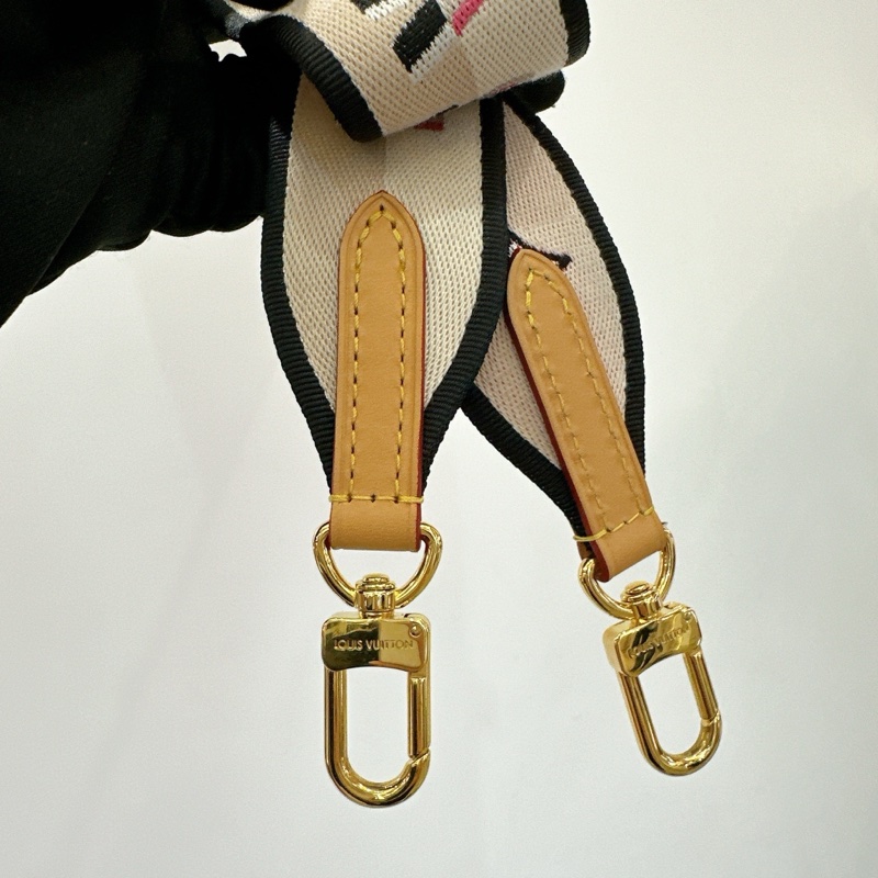 LV 老花翻蓋法棍包-23