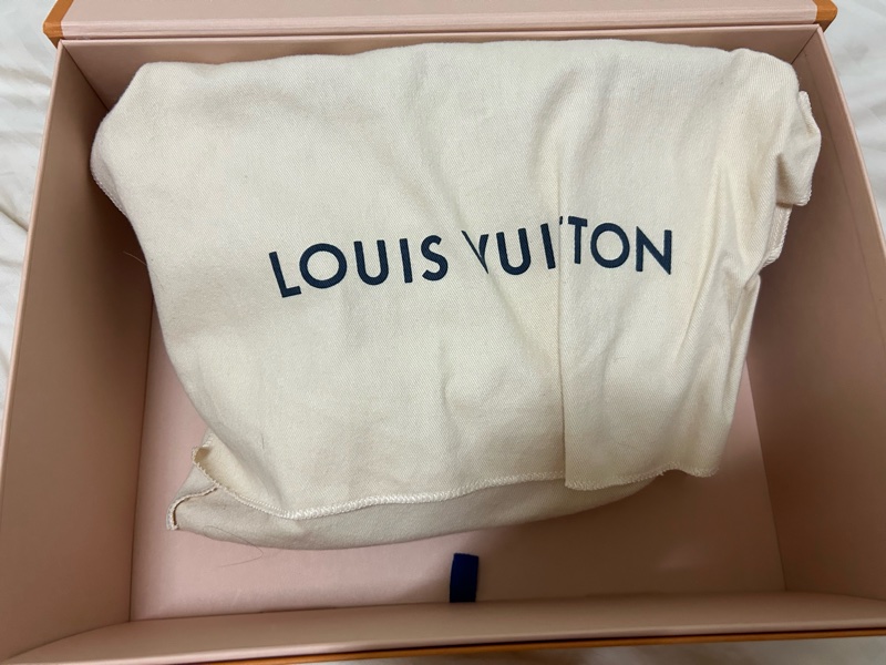 LV Louis Vuitton 路易威登 M44813 限量MULTI POCHETTE ACCESSOIRES系列寬背帶五合一斜背包(粉色)-0
