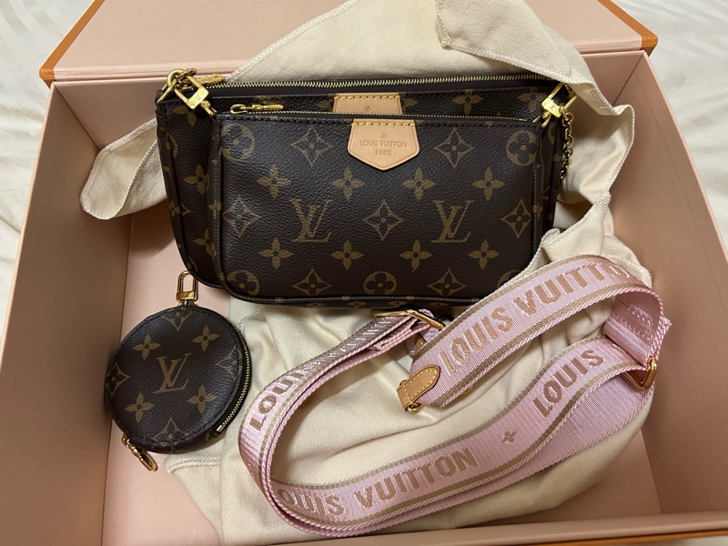 LV Louis Vuitton 路易威登 M44813 限量MULTI POCHETTE ACCESSOIRES系列寬背帶五合一斜背包(粉色)-1