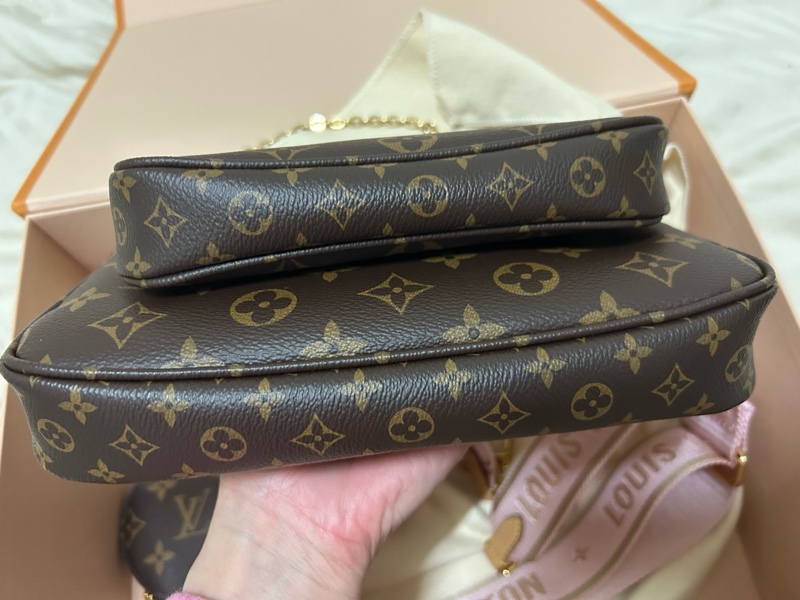 LV Louis Vuitton 路易威登 M44813 限量MULTI POCHETTE ACCESSOIRES系列寬背帶五合一斜背包(粉色)-2