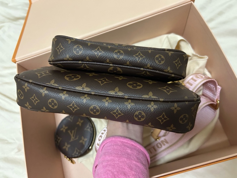 LV Louis Vuitton 路易威登 M44813 限量MULTI POCHETTE ACCESSOIRES系列寬背帶五合一斜背包(粉色)-3