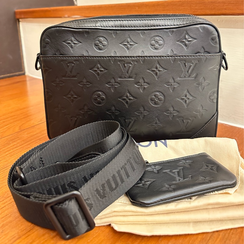 LV 黑壓紋黑武士二合一斜背包-0