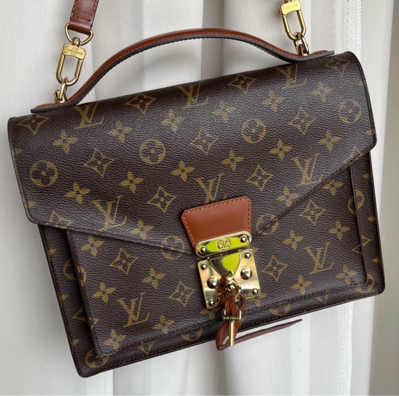 「🍖中秋檔期下殺🍖」（實品超美）LV M51185 海盜包 郵差包 肩背包 手提包 原廠背帶、原廠鑰匙🔑一隻-1