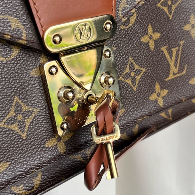 「🍖中秋檔期下殺🍖」（實品超美）LV M51185 海盜包 郵差包 肩背包 手提包 原廠背帶、原廠鑰匙🔑一隻-10