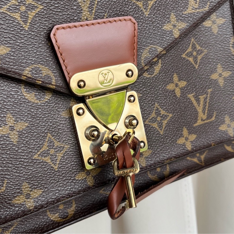 「🍖中秋檔期下殺🍖」（實品超美）LV M51185 海盜包 郵差包 肩背包 手提包 原廠背帶、原廠鑰匙🔑一隻-11