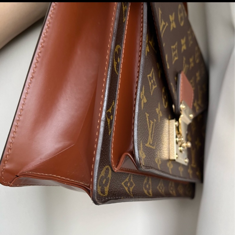 「🍖中秋檔期下殺🍖」（實品超美）LV M51185 海盜包 郵差包 肩背包 手提包 原廠背帶、原廠鑰匙🔑一隻-15