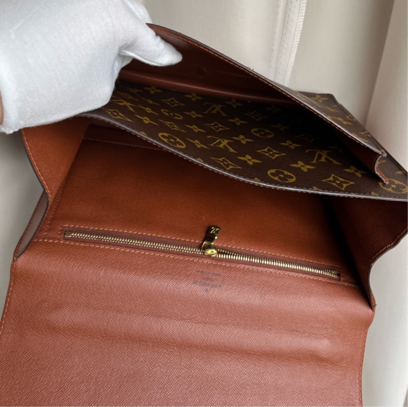 「🍖中秋檔期下殺🍖」（實品超美）LV M51185 海盜包 郵差包 肩背包 手提包 原廠背帶、原廠鑰匙🔑一隻-27