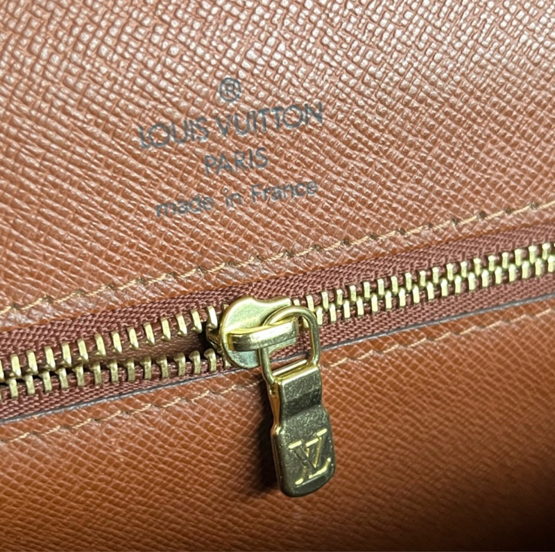 「🍖中秋檔期下殺🍖」（實品超美）LV M51185 海盜包 郵差包 肩背包 手提包 原廠背帶、原廠鑰匙🔑一隻-30