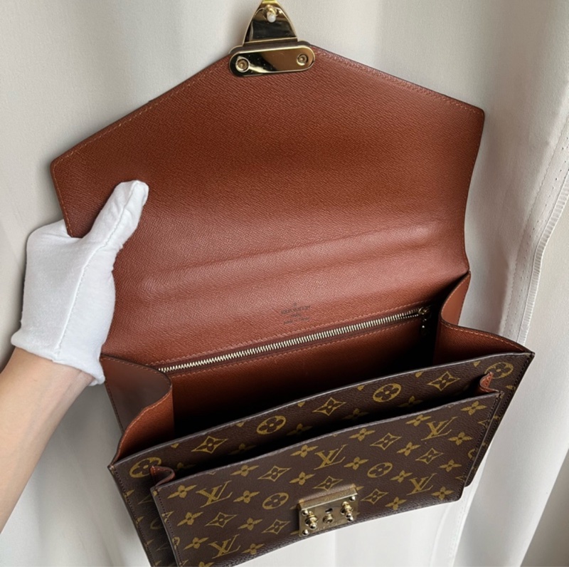 「🍖中秋檔期下殺🍖」（實品超美）LV M51185 海盜包 郵差包 肩背包 手提包 原廠背帶、原廠鑰匙🔑一隻-32