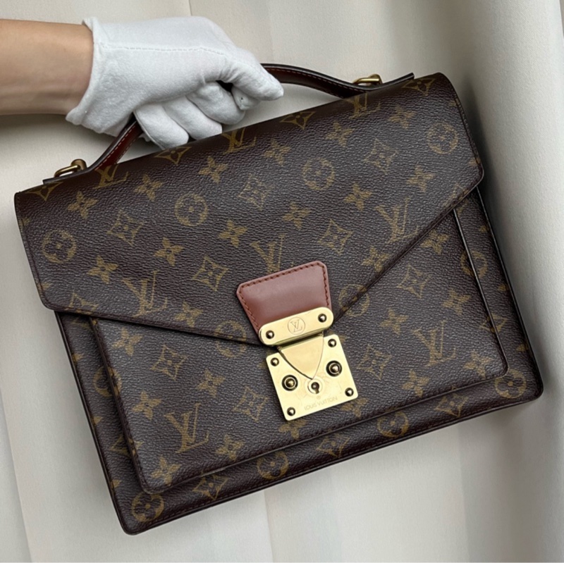 「🍖中秋檔期下殺🍖」（實品超美）LV M51185 海盜包 郵差包 肩背包 手提包 原廠背帶、原廠鑰匙🔑一隻-43