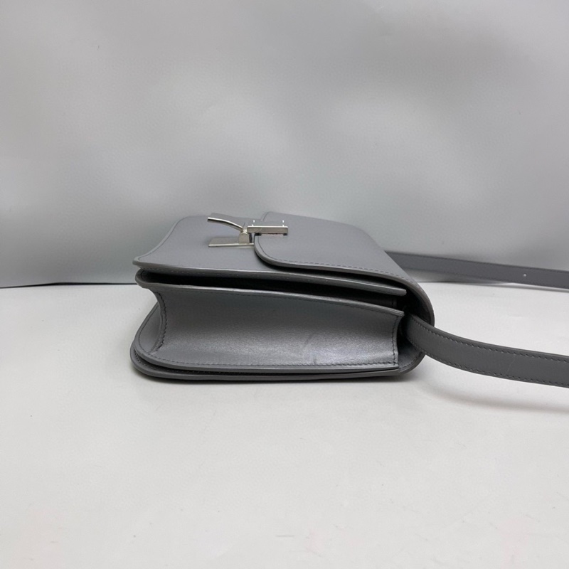 Celine Classic Box中號灰色豆腐包-3