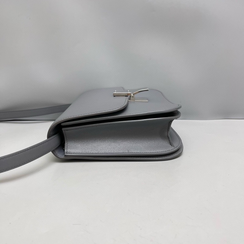 Celine Classic Box中號灰色豆腐包-4