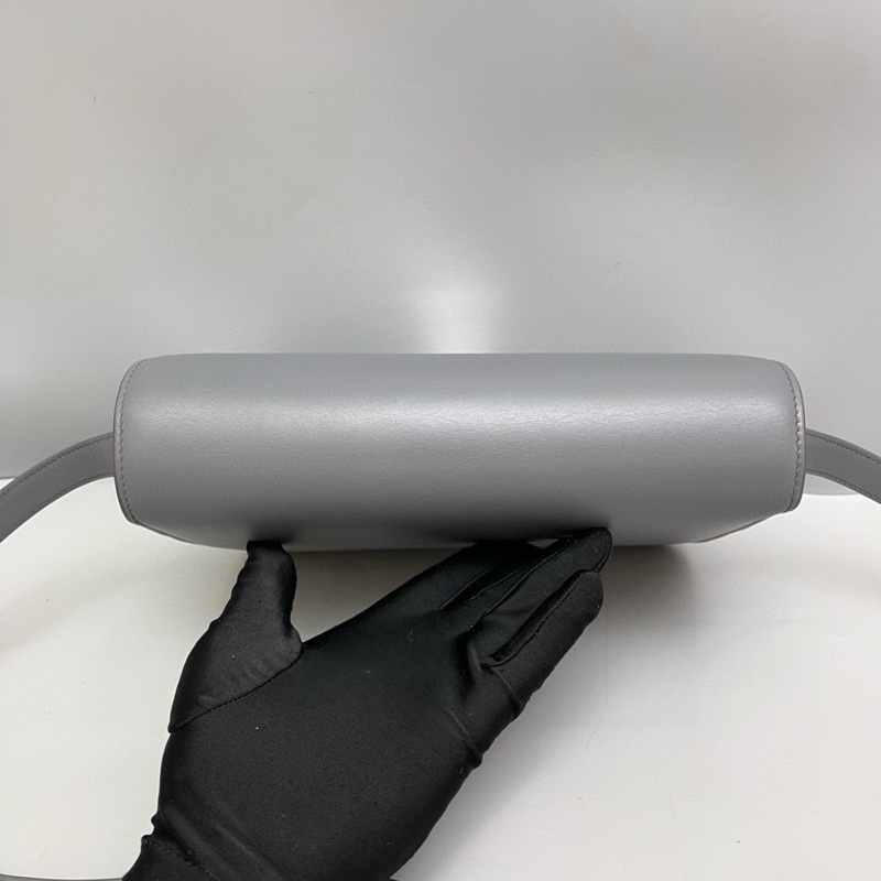 Celine Classic Box中號灰色豆腐包-6