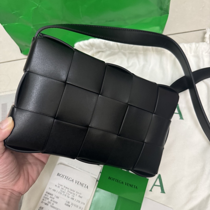 bottega veneta bv cassette 15格 黑色小牛皮銀釦 側背包-4