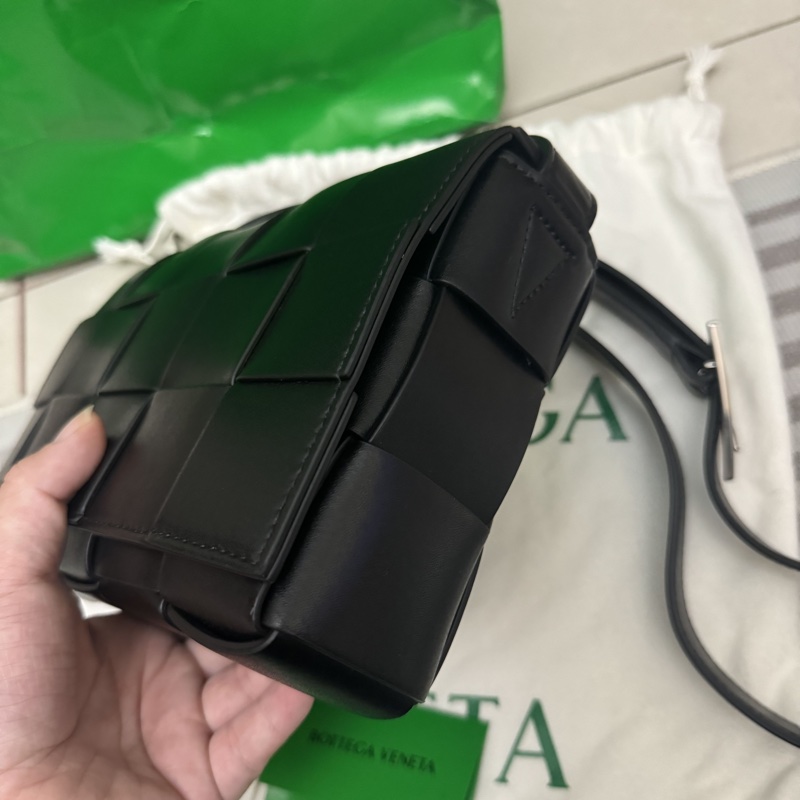 bottega veneta bv cassette 15格 黑色小牛皮銀釦 側背包-10