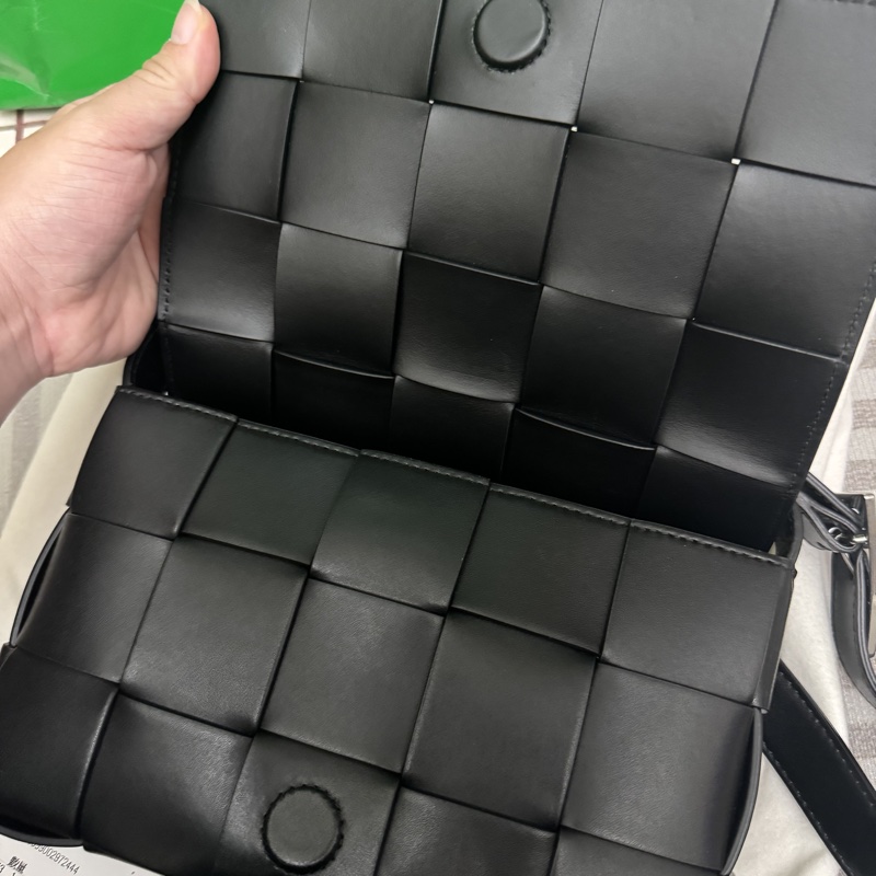 bottega veneta bv cassette 15格 黑色小牛皮銀釦 側背包-12