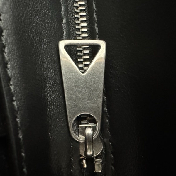 bottega veneta bv cassette 15格 黑色小牛皮銀釦 側背包-16