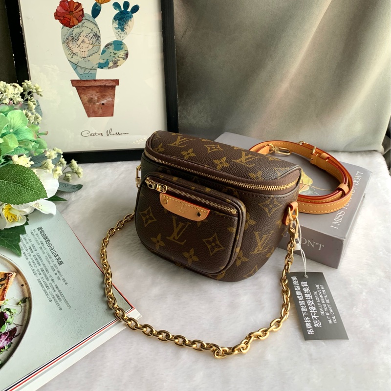 Louis Vuitton 新款 Monogram 塗層帆布迷你腰包 M82335-0