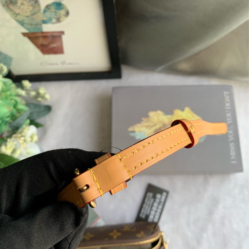 Louis Vuitton 新款 Monogram 塗層帆布迷你腰包 M82335-8