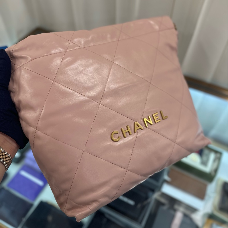 持有正貨標籤🏷️CHANEL 22 Small size 超美的奶油粉色 金扣-1