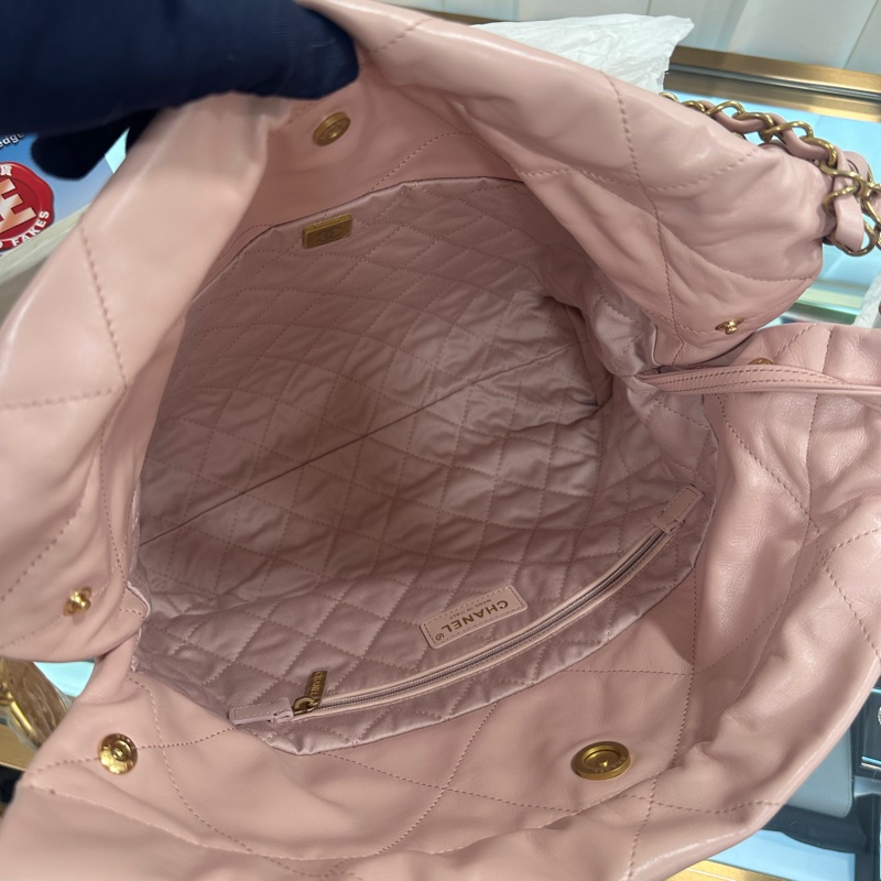 持有正貨標籤🏷️CHANEL 22 Small size 超美的奶油粉色 金扣-5