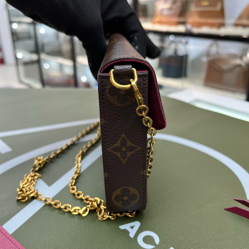 Louis Vuitton 老花 玫紅 鏈條三合一 WOC 信封包💕-8