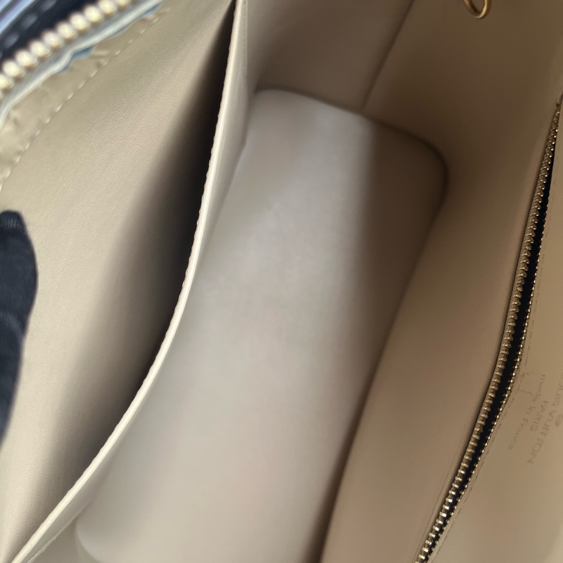 「🍖中秋檔期下殺🍖」(原廠防塵袋 米色內裏)LV Vernis 薇薇安 肩背包 手提包👜-13