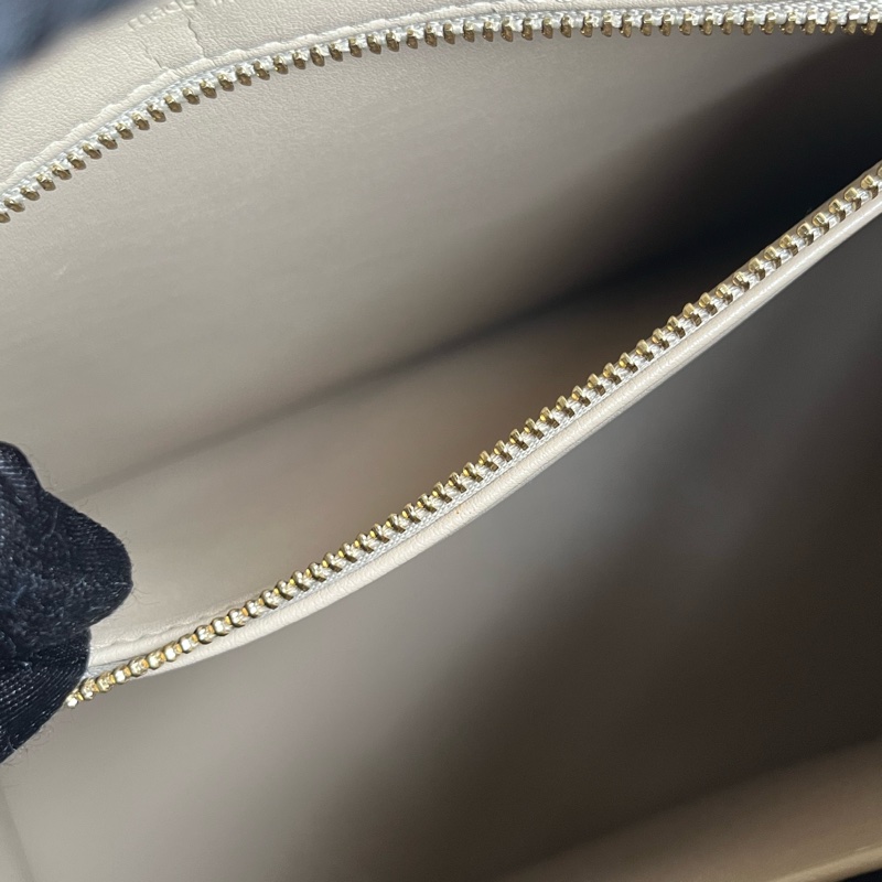 「🍖中秋檔期下殺🍖」(原廠防塵袋 米色內裏)LV Vernis 薇薇安 肩背包 手提包👜-16