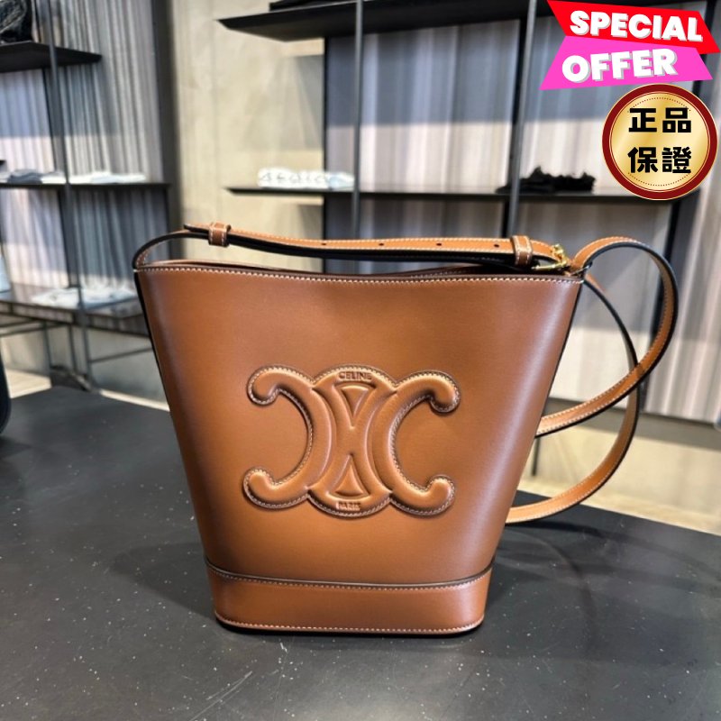 🎉新品好折扣✨Celine 113783 小款皮革 Cuir 凱旋門水桶包  黃褐色-0