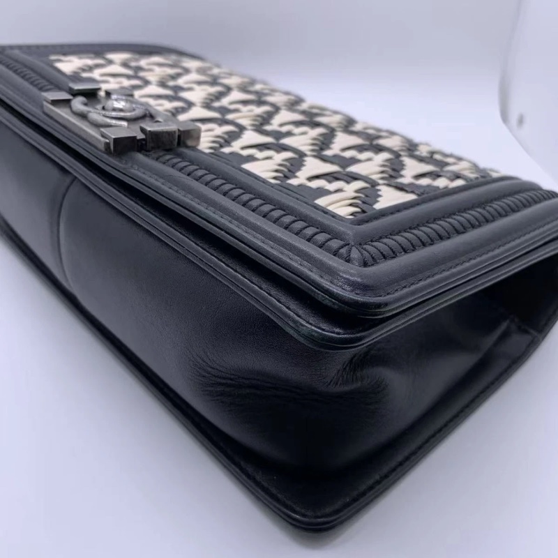 Chanel香奈兒Leboy黑白編織竹藤拼羊皮鏈條包，鐳射21開-10