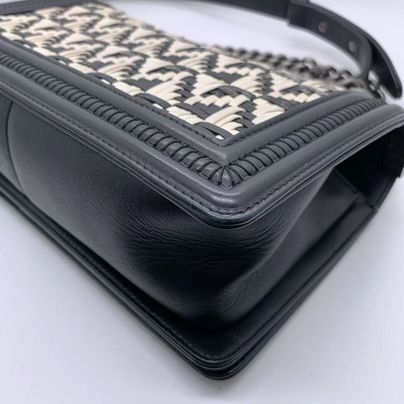 Chanel香奈兒Leboy黑白編織竹藤拼羊皮鏈條包，鐳射21開-11