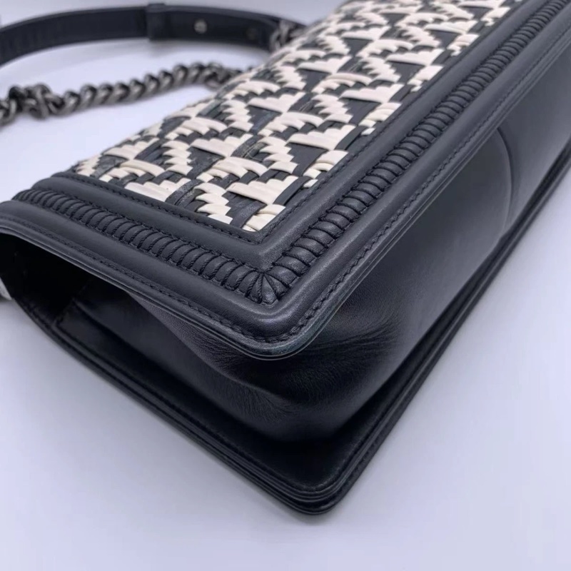 Chanel香奈兒Leboy黑白編織竹藤拼羊皮鏈條包，鐳射21開-13