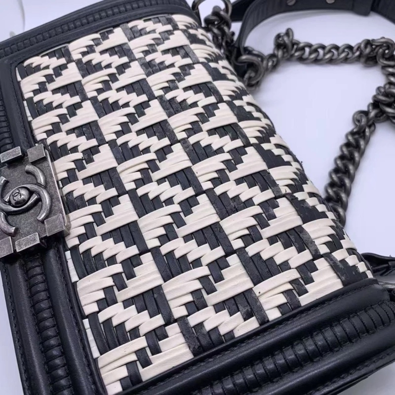 Chanel香奈兒Leboy黑白編織竹藤拼羊皮鏈條包，鐳射21開-15
