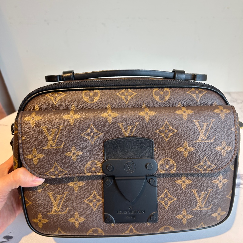 lv 郵差包🥳🥳男生背好好看-1