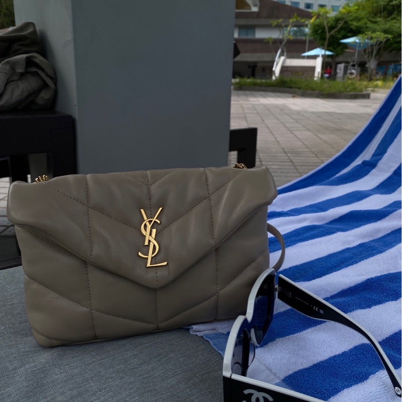 可議價YSL Loulou puffer 迷你雲朵包 斜背包 奶茶色-0