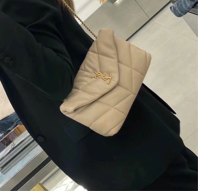 可議價YSL Loulou puffer 迷你雲朵包 斜背包 奶茶色-6