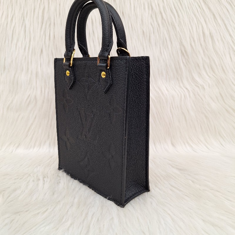 LV M81417晶片款 黑荔枝皮 金釦 MINI PETIT SAC PLAT 琴譜包-6