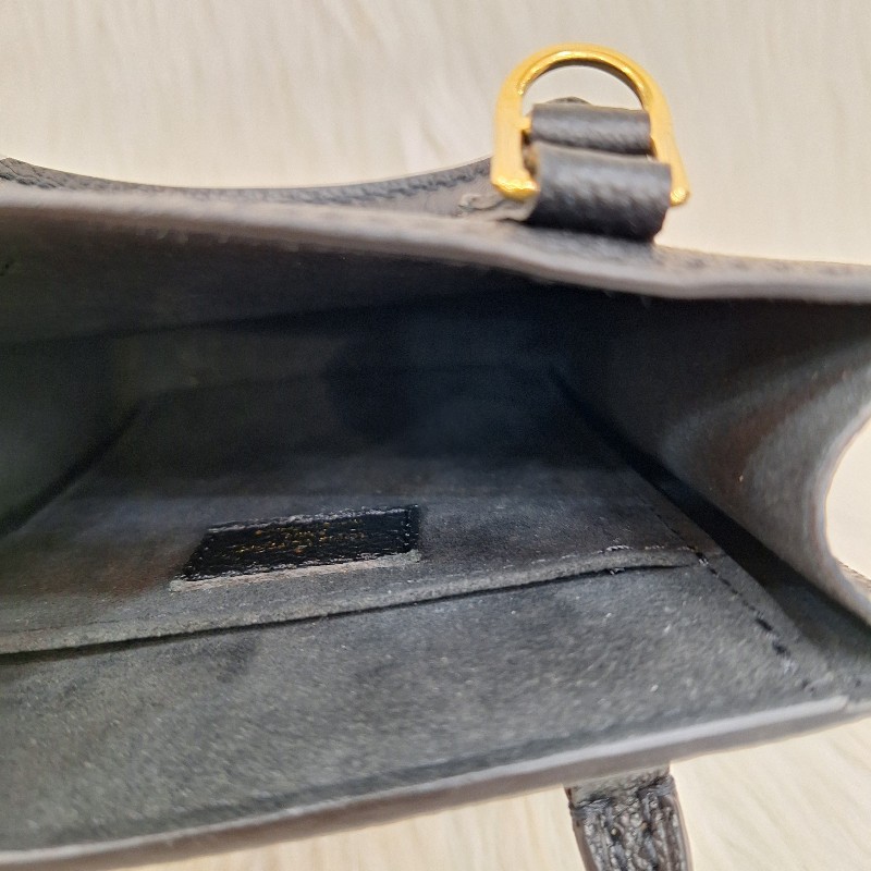 LV M81417晶片款 黑荔枝皮 金釦 MINI PETIT SAC PLAT 琴譜包-11