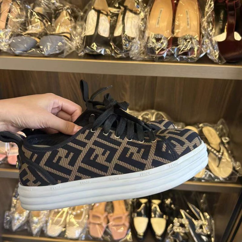 fendi老花板鞋 尺寸38碼 非常新-4