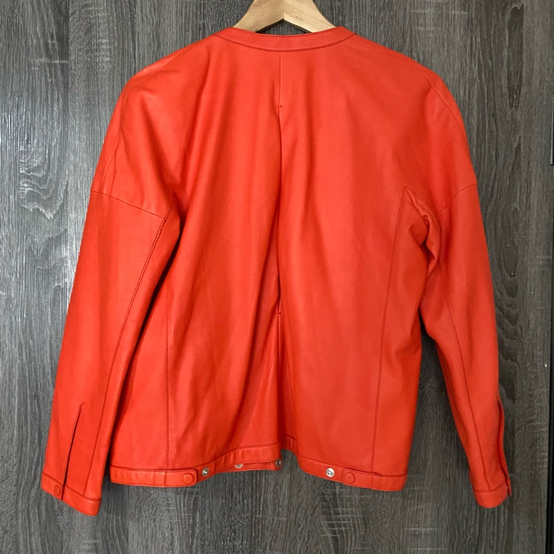 【美收精品】Hermes 品牌標準色 橘紅皮衣外套 銀釦 98-149-2