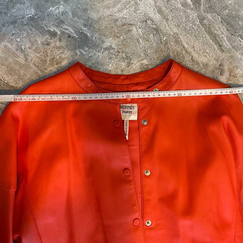 【美收精品】Hermes 品牌標準色 橘紅皮衣外套 銀釦 98-149-14