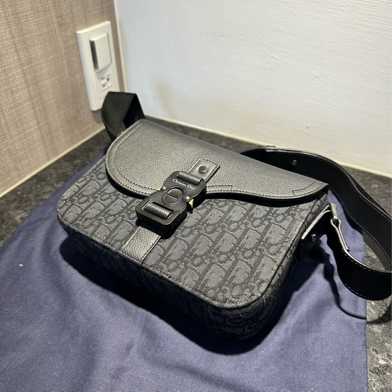 Dior Saddle小型翻蓋郵差包-0