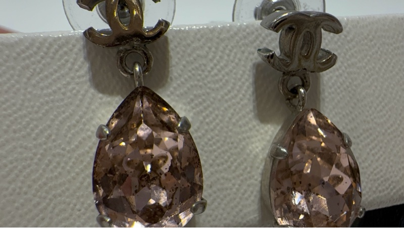 二手真品CHANEL香奈兒銀色cc logo粉水鑽垂墜耳環A37283-10