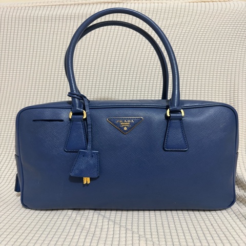 Prada saffiano bag💙
