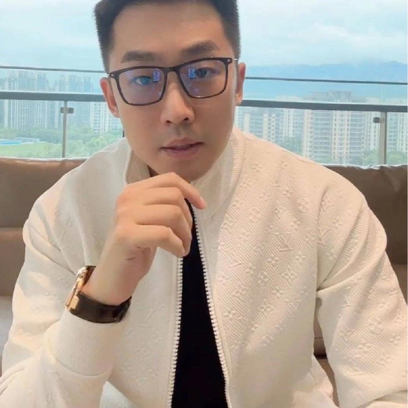 五折出清❗️Lv白色滿版Logo運動外套❗️精品外套百搭好看🤩-4