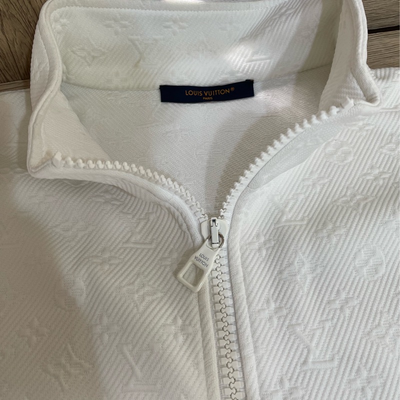 五折出清❗️Lv白色滿版Logo運動外套❗️精品外套百搭好看🤩-18