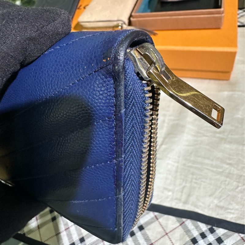YSL 藍色荔枝牛皮長夾-37